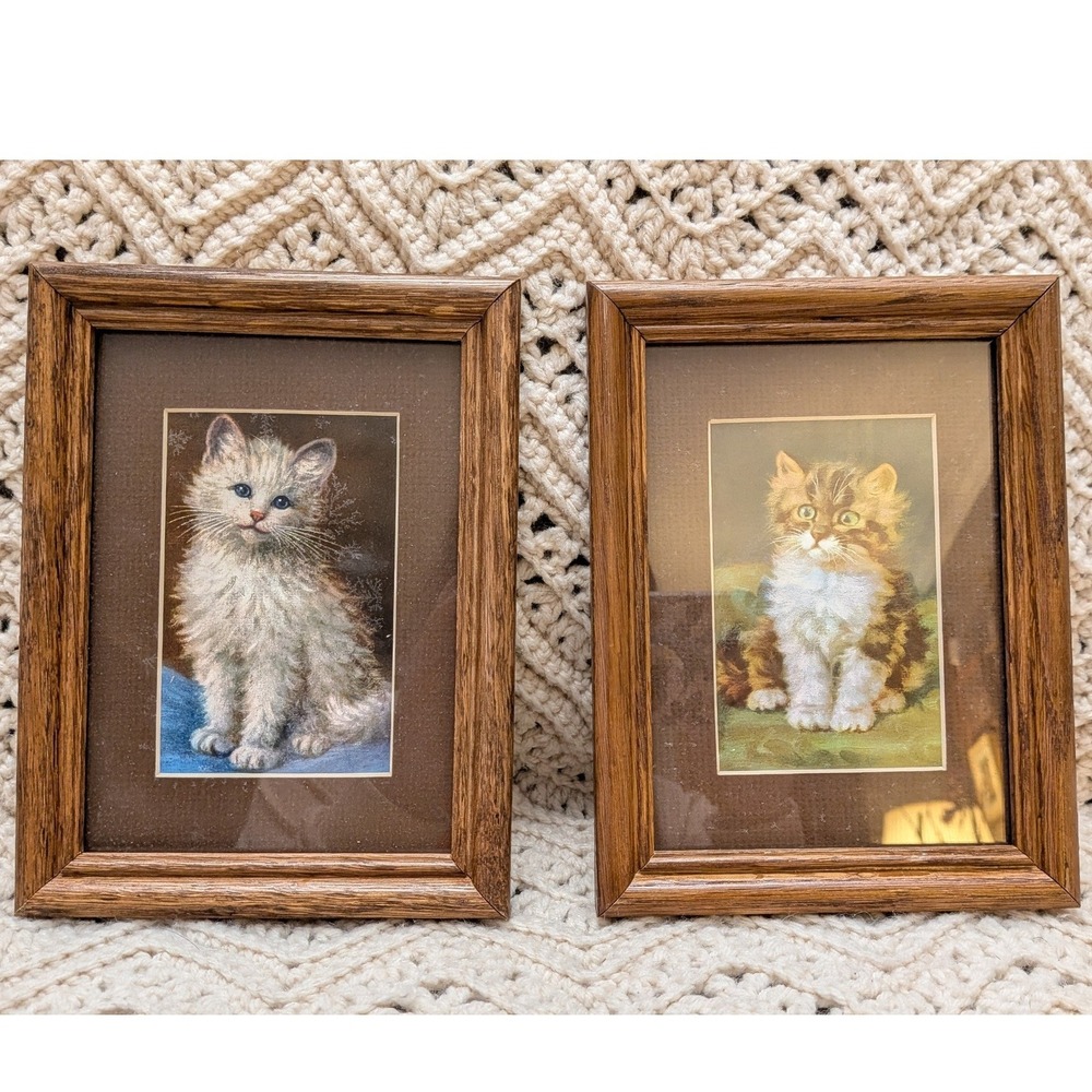 Vintage Set of 2 Framed Kitten Prints Wood Grain Frame Cat Art Wall Decor 6x8‎